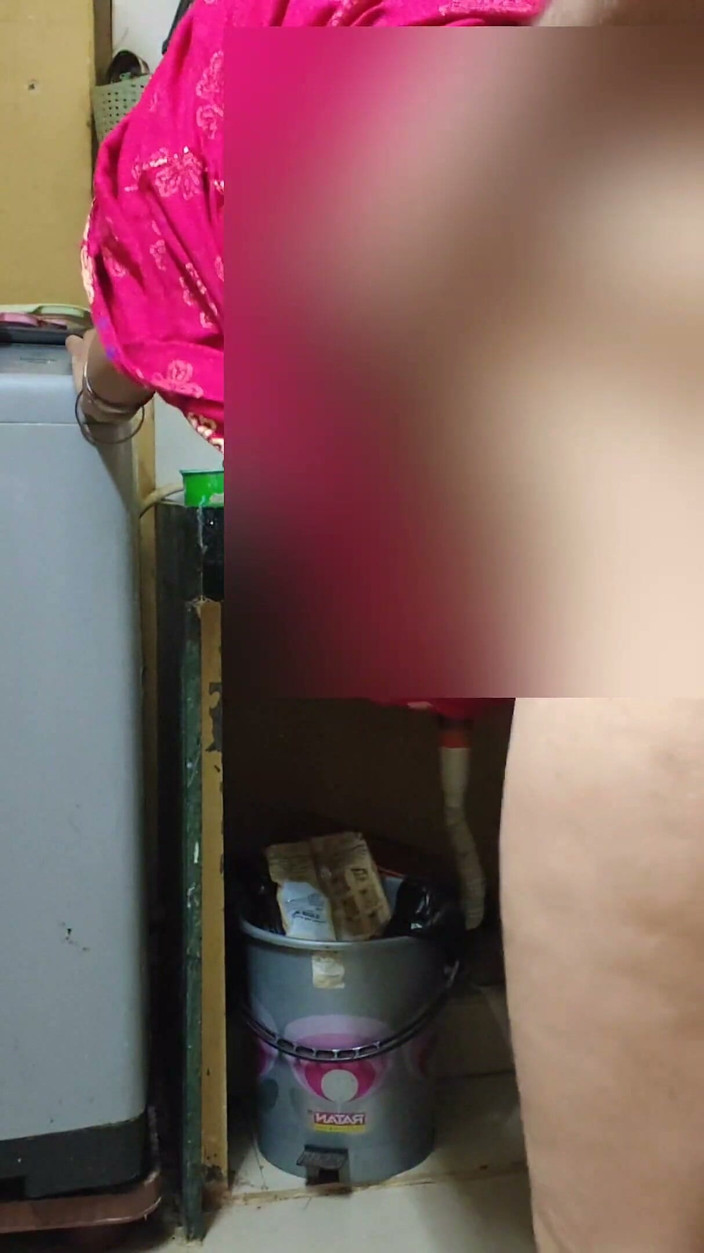 Sexy baby girl: Nevlastní otec odsunul svou nevlastní dceru pod podtextem, že jí dá...