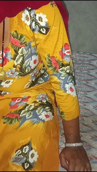 Indická Desi Bhabhi kouří ptáka v noci