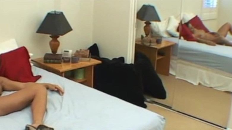 Bitch Girl Video: Cewek nakal ini dientot habis-habisan sampai dicrot di dalam