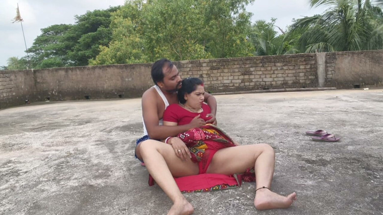 Sona bhabhi: Удивительный секс на крыше красивой бенгальской бхабхи