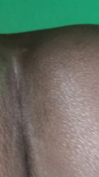 Ev yapımı amatör Afrikalı sahibe Kenyalı yarağa biniyor