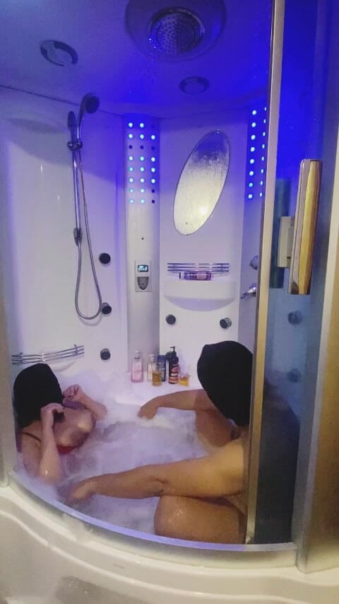 Six my and wife: 샤워하는 아랍 재미