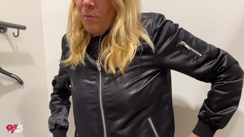 Miley Weasel: सुंदर सुनहरे बालों वाली कुतिया रिमोट सार्वजनिक रूप से नियंत्रित !!