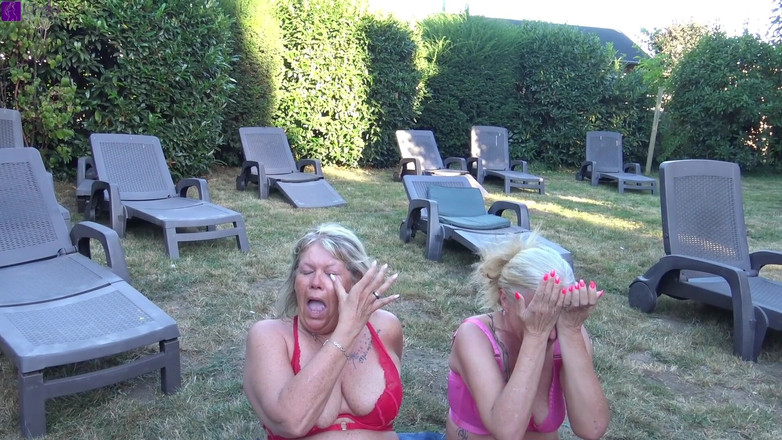 Rosella Extrem: Méga orgie de pisse en plein air ! 20 hommes et 1 fille...