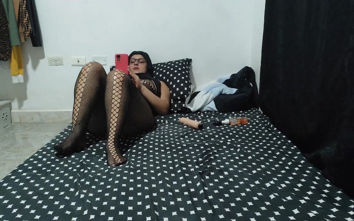 1lindapareja: सौतेला दादा खेलने के लिए युवा मोरक्कन को बुलाता है