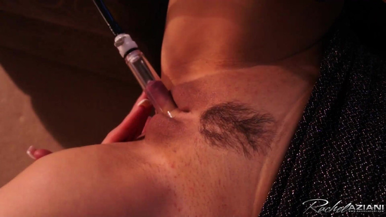 Aziani: Rachel Aziani cums while using her clit pump