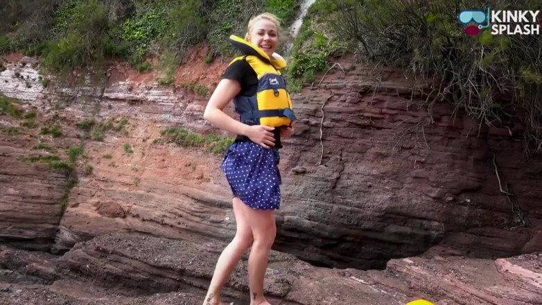 UKCuteGirl Lucy Lauren: Wybór najseksowniejszej kamizelki ratunkowej do zmoczenia