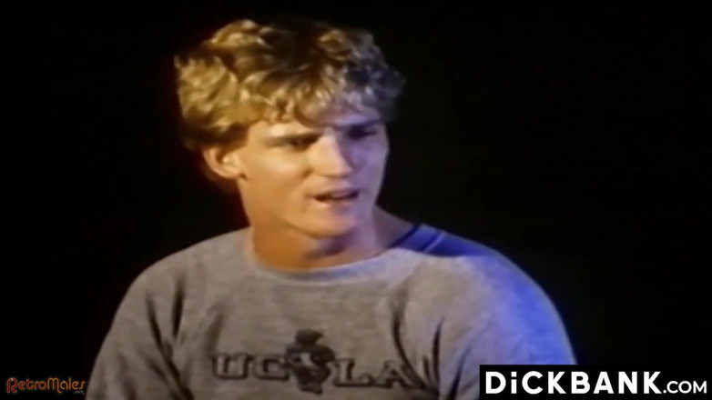 Dick bank: Com tesão gay barebacks fundo buraco apertado