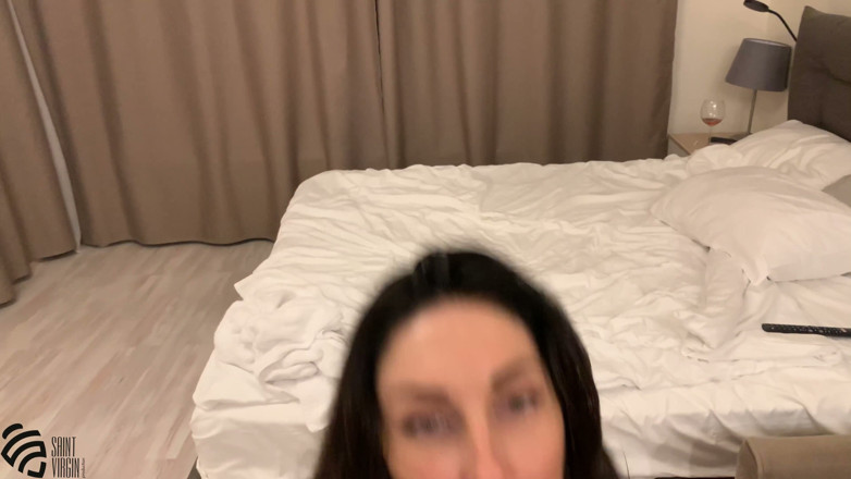 LizaVirgin: Une MILF sexy suce son beau-fils et termine sur son...