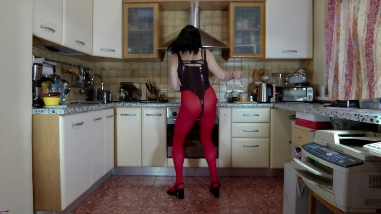 Sissy Cummy Lingerie: Krátké erotické fitness impromptu od Michelle Hernandez