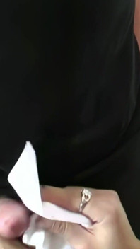 남편이 지켜보는 동안 아름다운 트랜스 여자를 따먹어