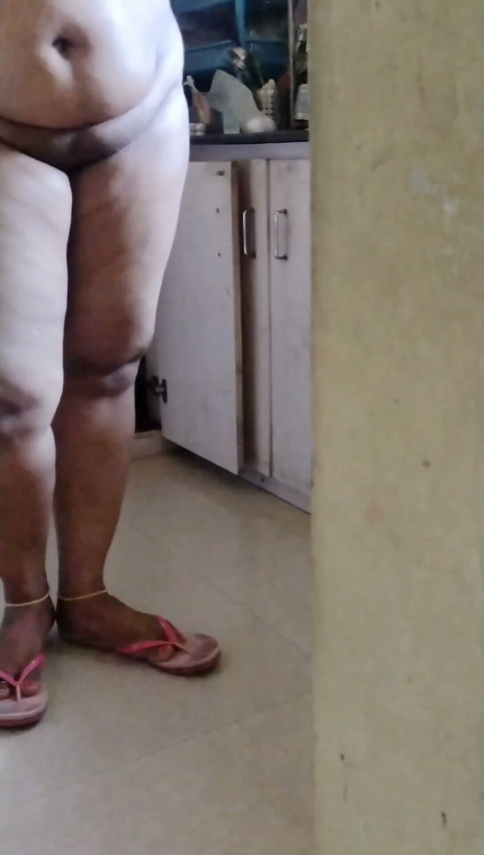 Anne Ipe: Mallu Wife Cooking Naked and Washing Dishes