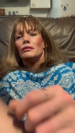 Stryker min hårda klitoris