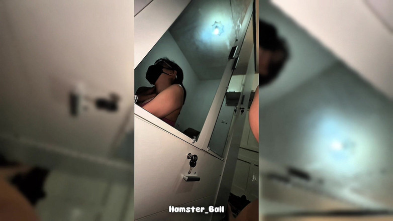 Hamster_Ball: Modelo hijab malaya prueba la polla de su fotógrafo