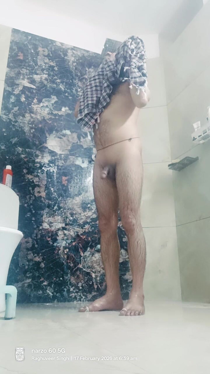 Rajasthani-old-lover: Bărbat desi matur care face un duș