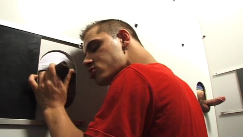 Crunch Boy: Sessione di glory holes bukkake