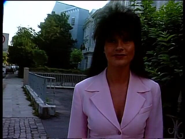 Lucky Cooch: Mamă sexy brunetă își face declarația