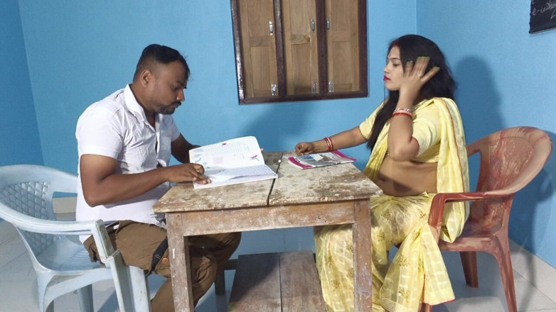 Sona bhabhi: seksi angreji tichar maidam klas room men apne chhaatr ke...