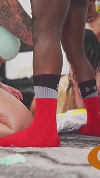 Semaj Media Twister se transforma em uma orgia interracial a cinco!!