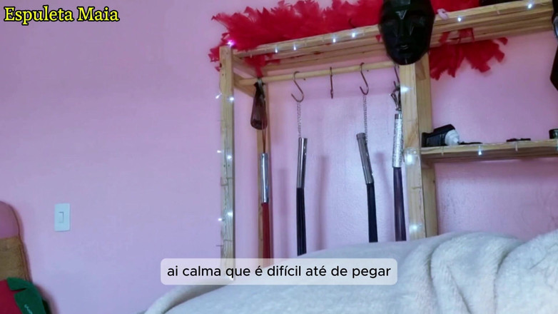Espuleta: ホットなブラジル人ブルネットがパンティーとランジェリーの隠し場所を見せびらかす