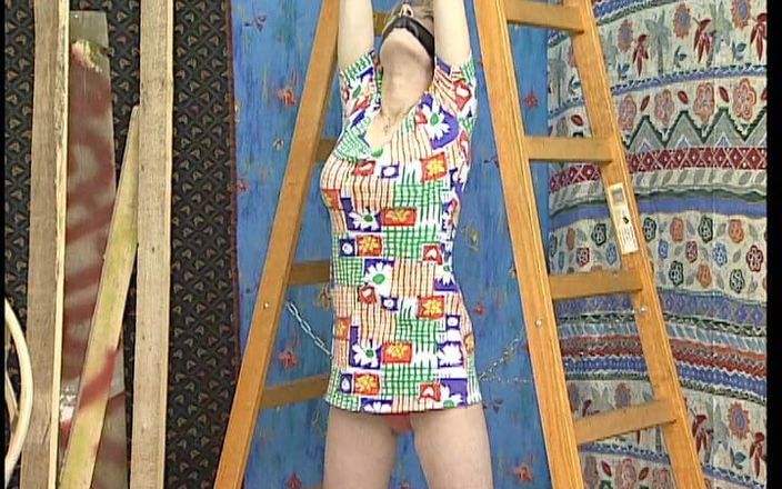YOUR FIRST PORN: Behaarte Fotze Und Behaarter Arsch - Jessy v softbondage chlupatá kundička...