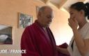 La France a Poil: Geiler alter perverser bittet sein asiatisches krankenschwestermädchen, zu ficken