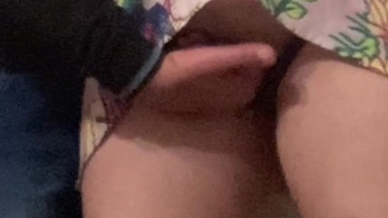 Niki studio: Străin Challange - Îi cer unui străin să-mi fută pizda cu degetul în...