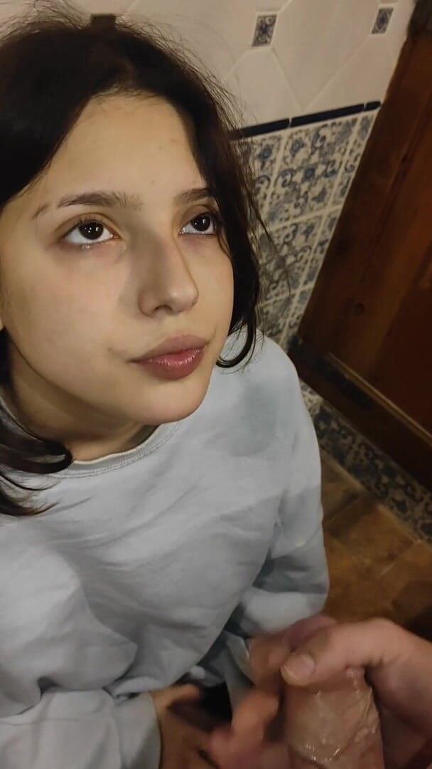 Endemoniados: Deepthroat and Piss on My Teen Neighbor's Tight Pussy