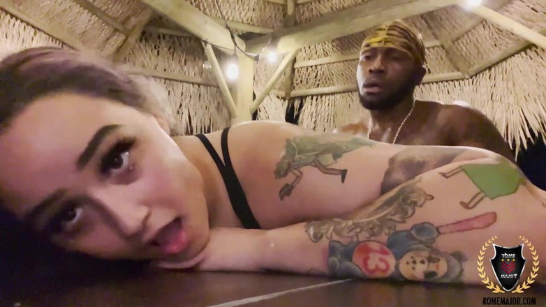 Rome Major: Římský major tvrdě šuká sexy barmana