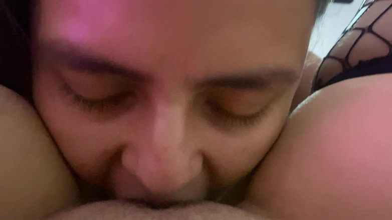 zoemelissa: 视角：阴道食物配大阴蒂