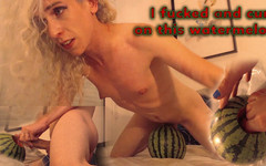 Prxcy Tgirl: Я трахнула и кончила на этом арбузе