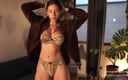 Effy Loweell studio: Colombiaanse webcamhoer in lingerie, Effy Loweell klaar om te strippen...