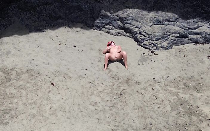 Emma Voyeur: Naken skönhet på stranden - Drone POV Erotisk avkoppling
