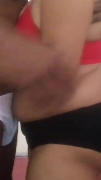 Když jsem viděl nighty a červenou podprsenku mé nevlastní sestry na internátní škole, byl jsem velmi naštvaný