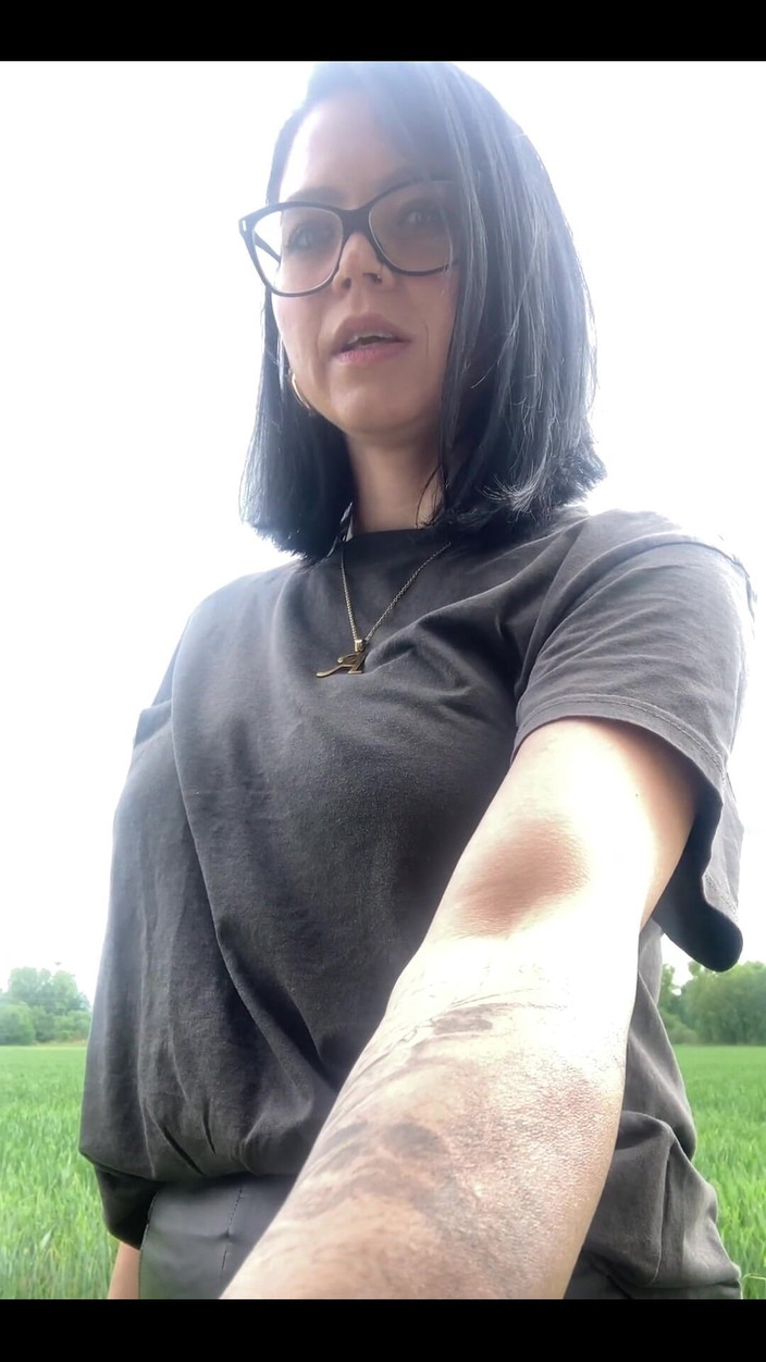 Shione Cooper: Fumer avant de tirer dans ma camionnette dehors 