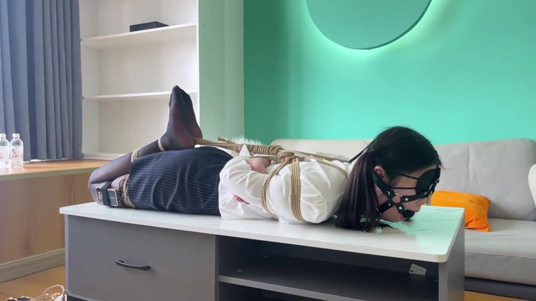 OrangeXXOO: Seksi kız arkadaşımı eğitiyor ve aşağılıyorum 04
