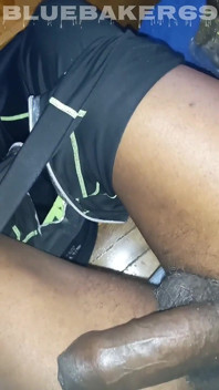 Otra gran vid negra sin cortar, masturbación y corrida