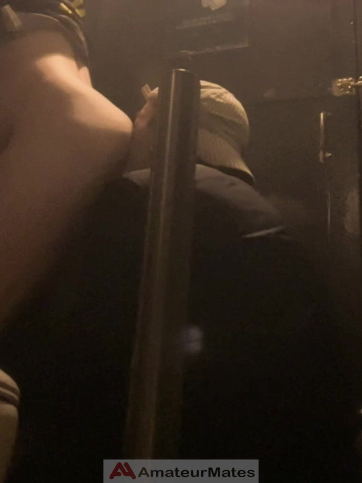 AmateurMates: Jules a fost într-un club și a spus acest twink drăguș să...