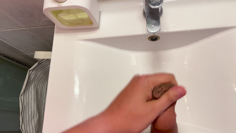 Aimeronds: Quick Jerk off and Playing with My Cum