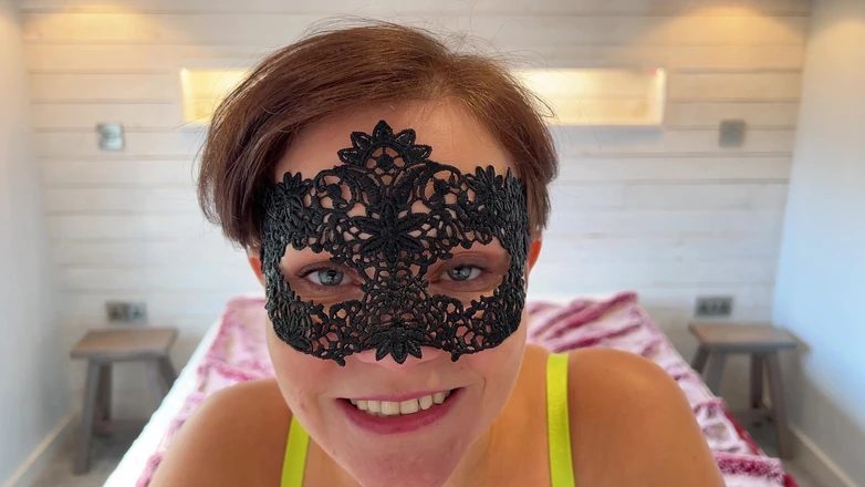 Queen-Lucy: Играю с сексуальным вибраторным дилдо