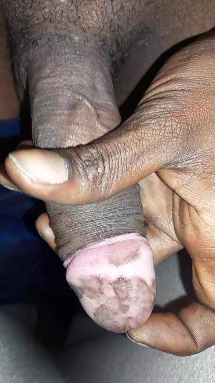 AKG: Desi homem masturbação