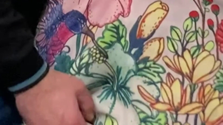 Niki studio: サブウェイで全くの見知らぬ人が剃ったアソコを擦っている