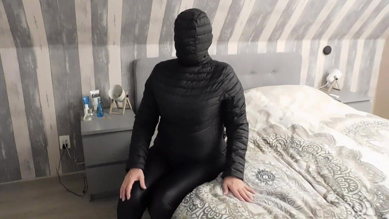 Nylon Ann: A little breathplay