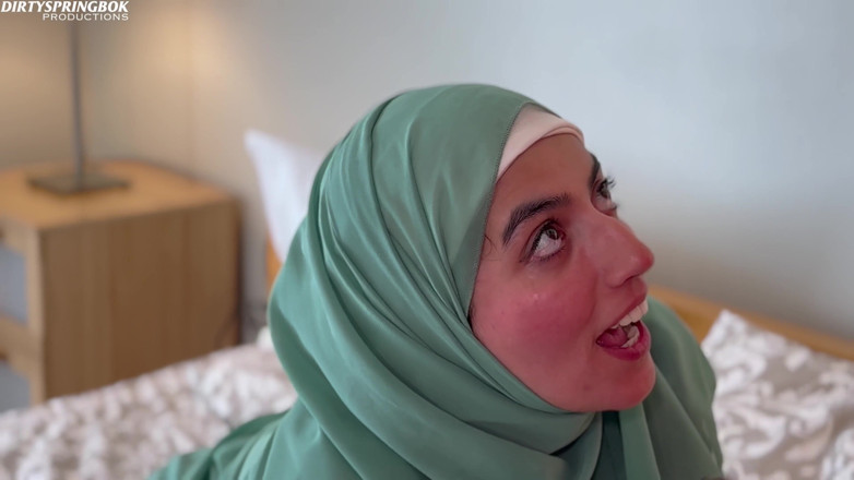 Aaliyah Yasin: Hijabi Aaliyah Yasin recebe uma grande surpresa de josy