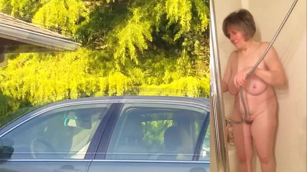 MarieRocks: Curvalicious GILF works her sexy ass off
