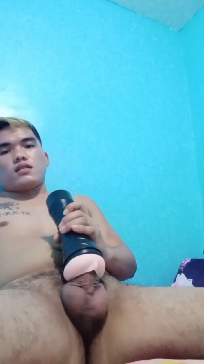 Bisucker: Sendirian membuatku gila berpikir dengan seseorang bersamaku melakukan momen yang...