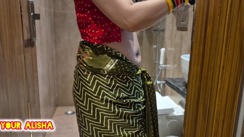 Your Alisha: Am găsit-o pe indianca Bhabhi goală în toaletă și o fute