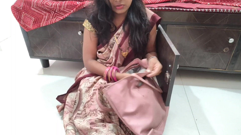 Mumbai Ashu: Desi bhabhi masturbierte den schwanz ihres liebhabers und fickte seine...