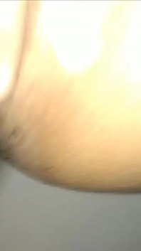 Eu estou brincando com meu corpo sexy sozinho