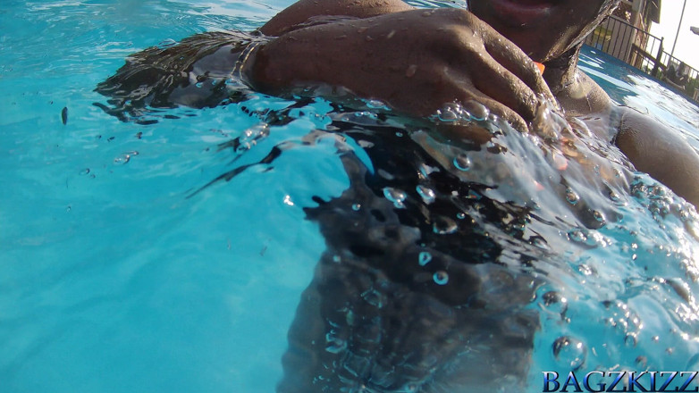 BAGZKIZZ: Unique Underwater Shots of Two Black Lesbians